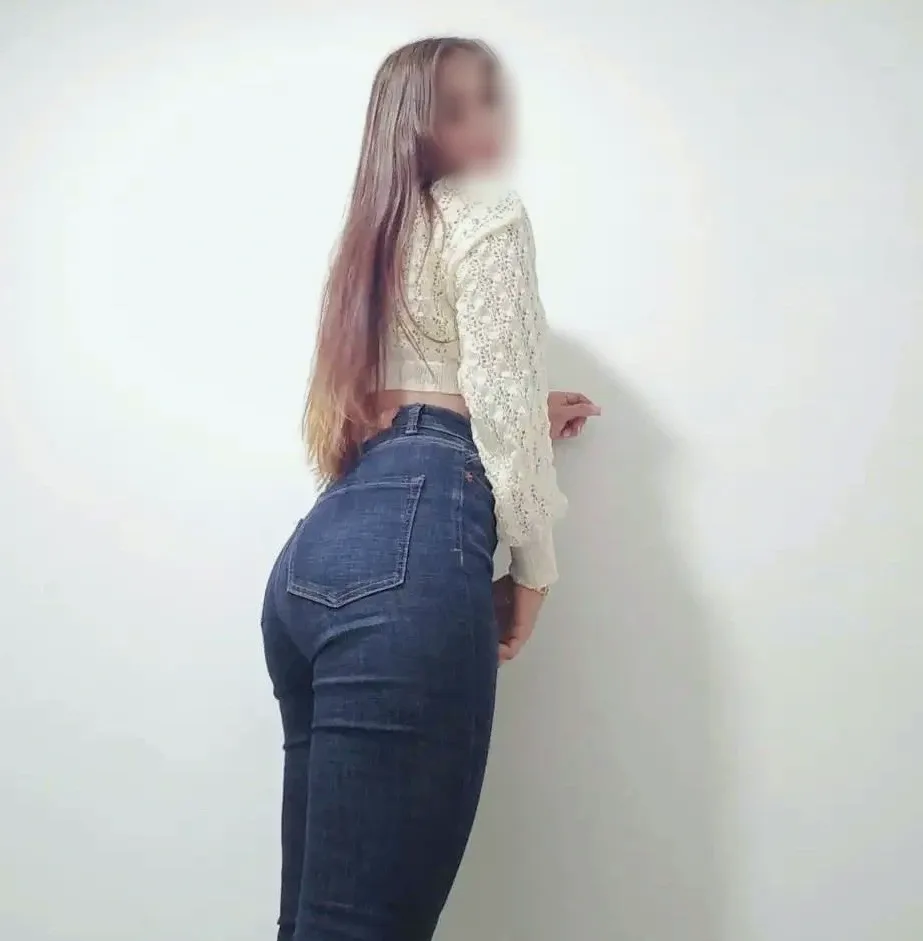 Melanie, 28
