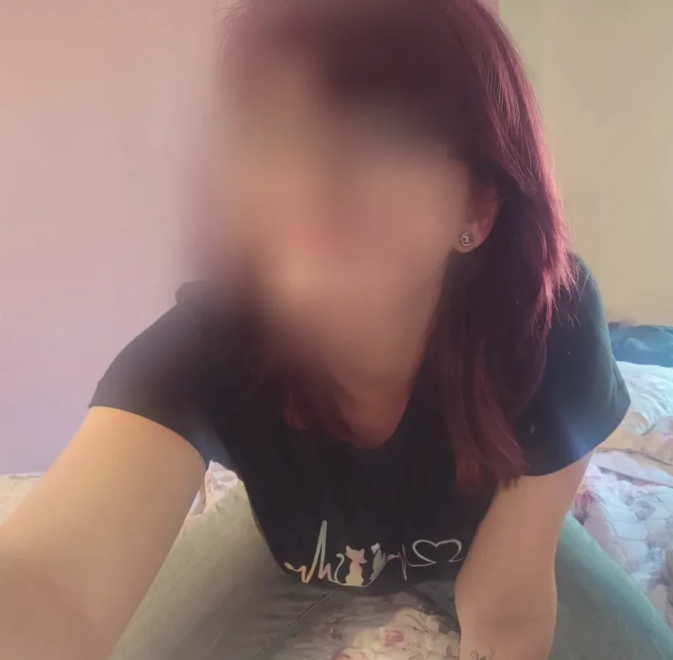 Mia, 21