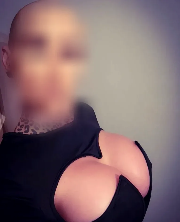 Pia, 35