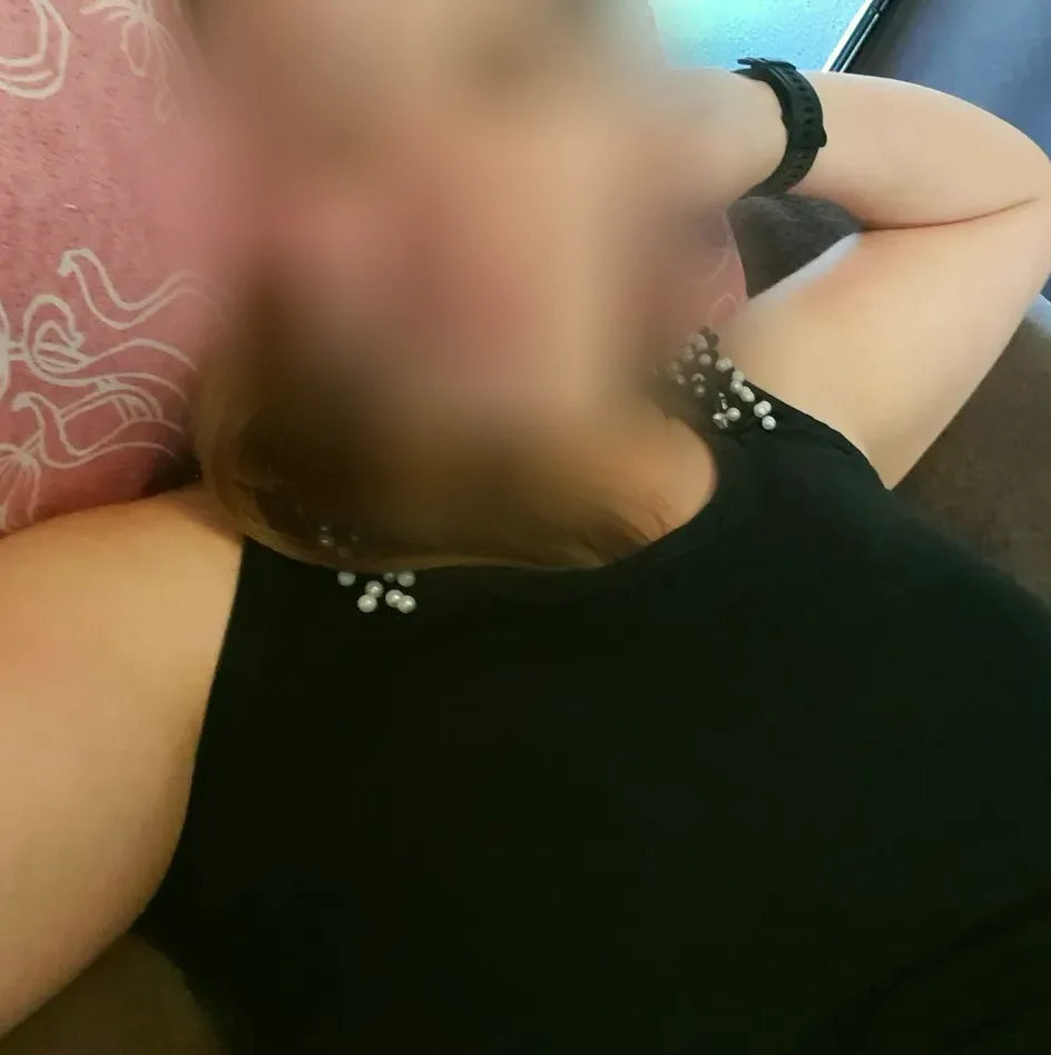 Sabine, 37