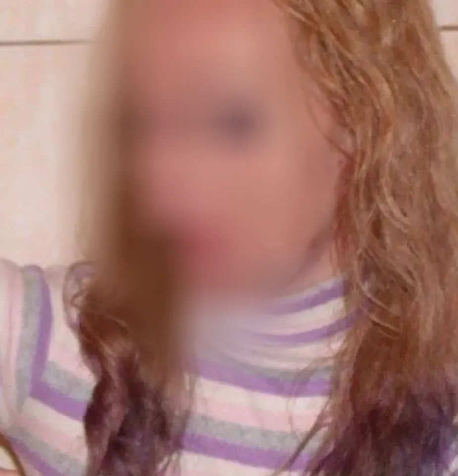 Simone, 24