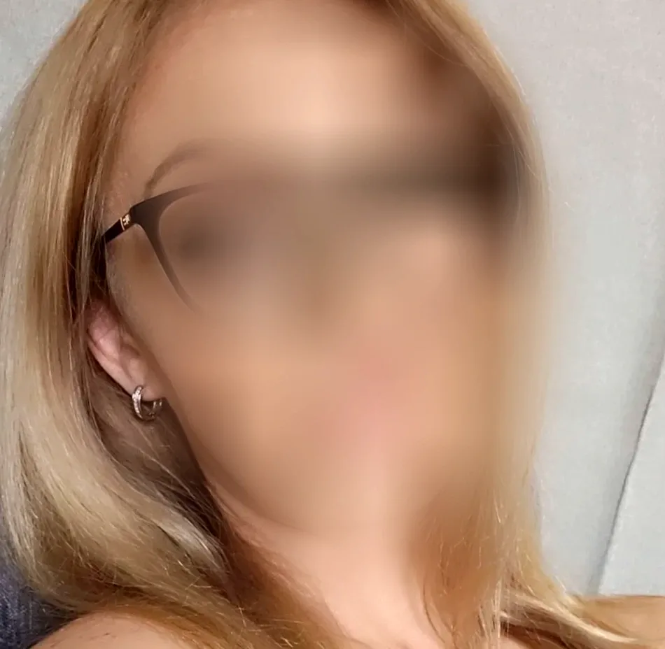 Vanessa, 37